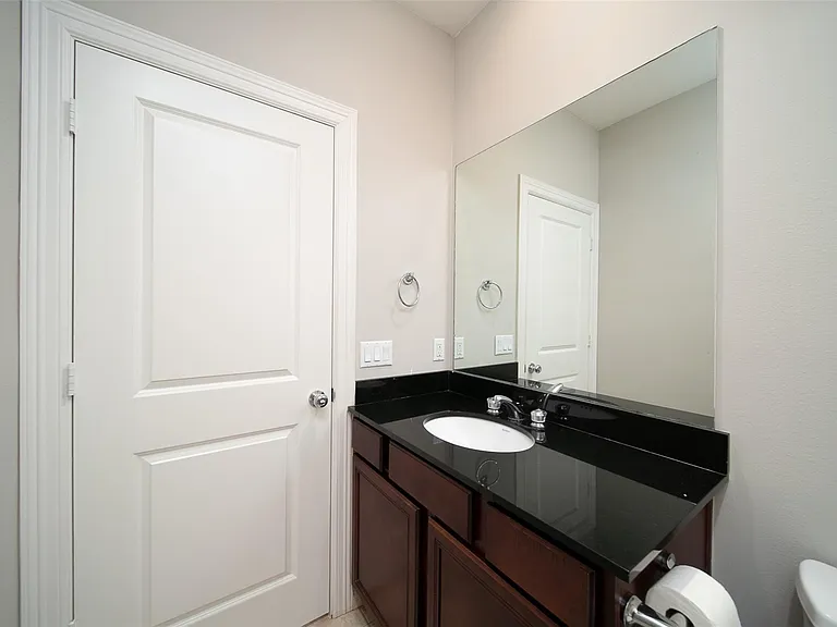 3848 Center St — Photo 9