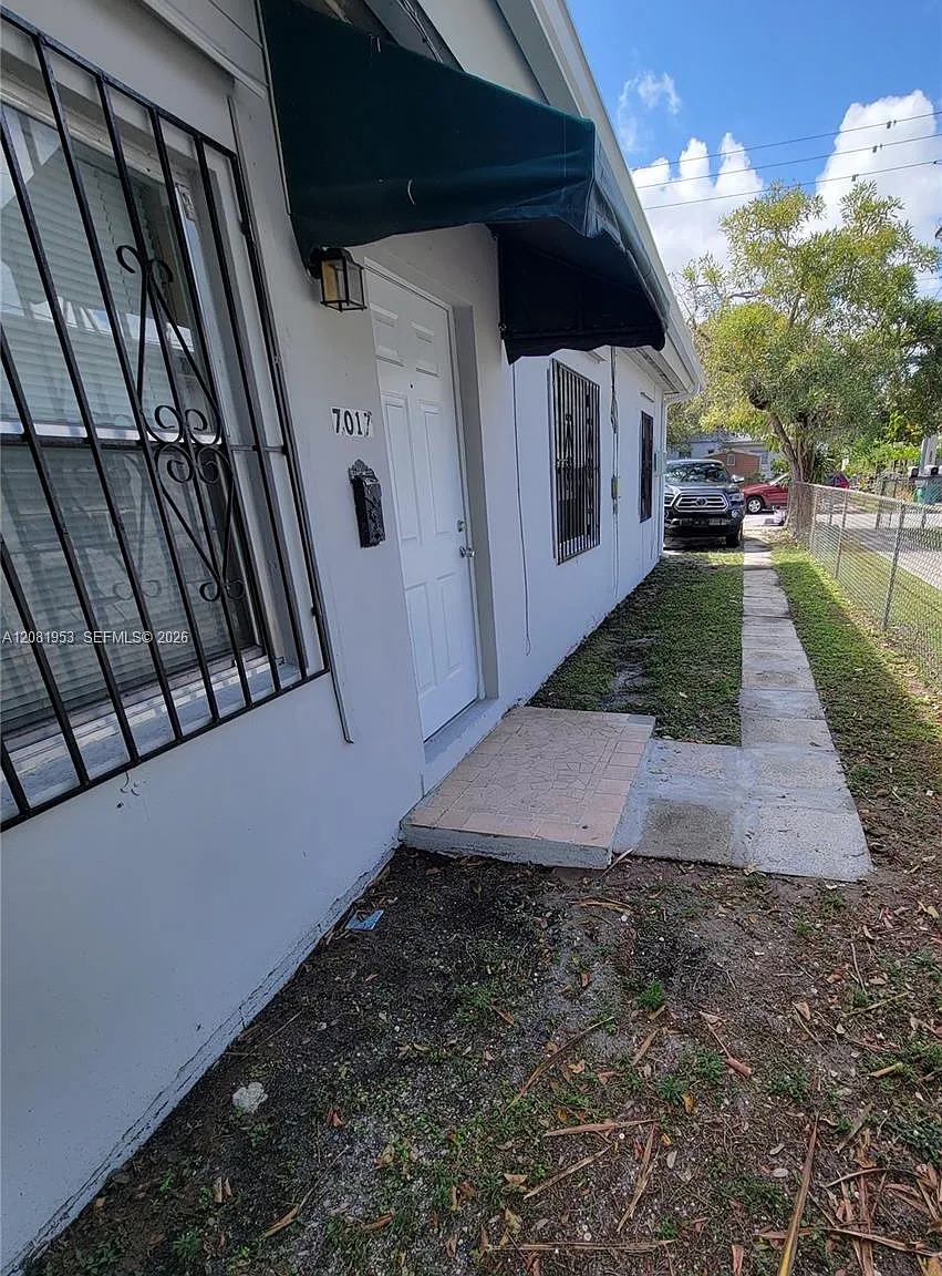 7th Avenue Highlands — Photo 1
