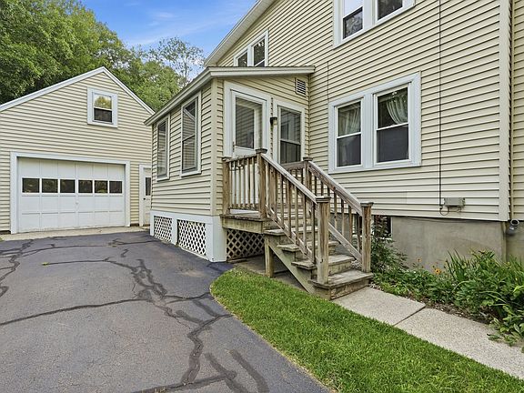 4th image of 39 Water St