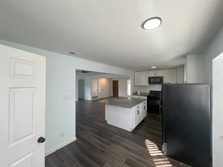 742 Royal Oaks Dr — Photo 6
