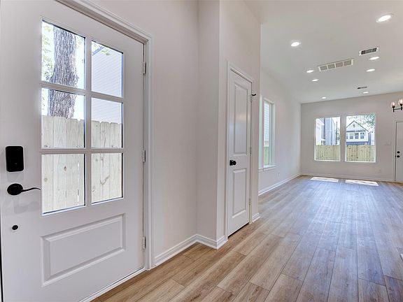 4th image of 6809 Paris St