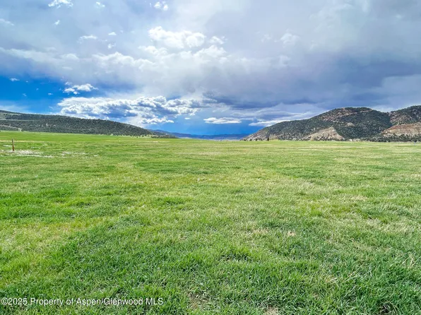 1050 Flag Creek Dr, Meeker, CO 81641