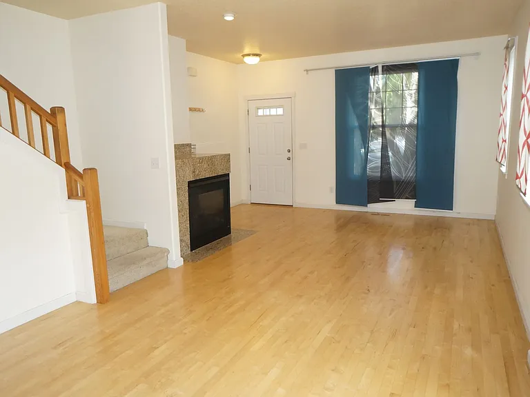 3822 SE Schiller St — Photo 4