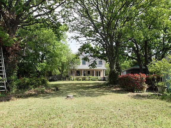 2nd image of 808 Shoreline Dr