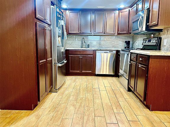 3rd image of 213 Richmond A #213