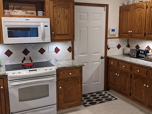 4th image of 1234 Applewood Ct