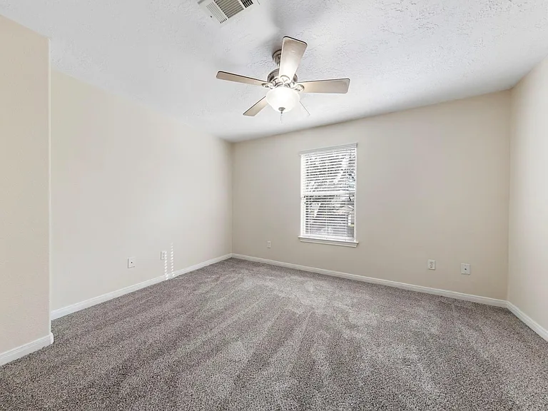 614 Foster St — Photo 16