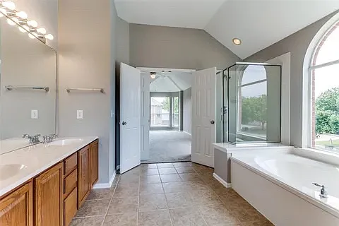 2700 Thorncreek Ln — Photo 30