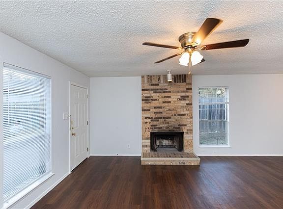 3rd image of 2102 Courtney St #A