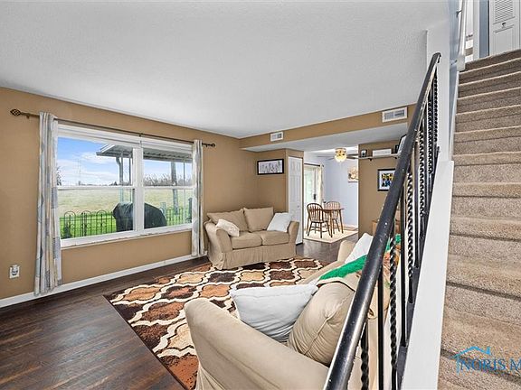 4th image of 3708 Lakepointe Dr