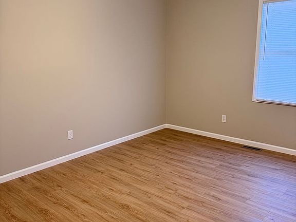 4th image of 1805 Ashwood Dr #B