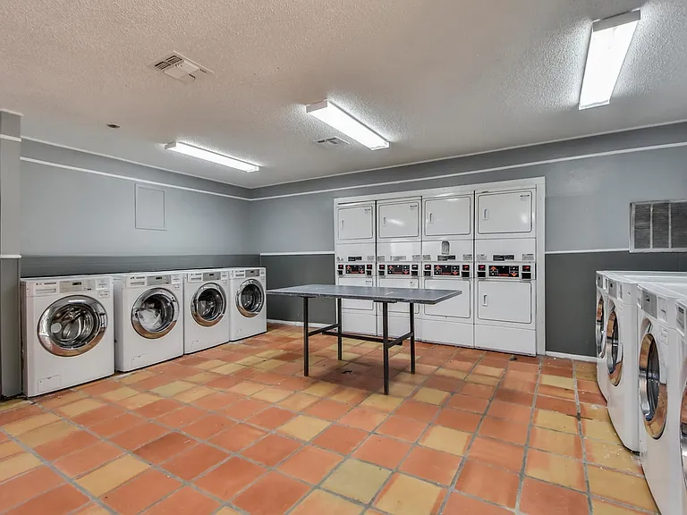 Affordable Domain units - Great move in Specials! — Photo 43