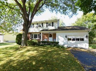 35 Fairlawn Dr, Selkirk, NY 12158