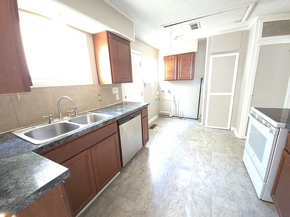 3rd image of 2952 Garey Ln