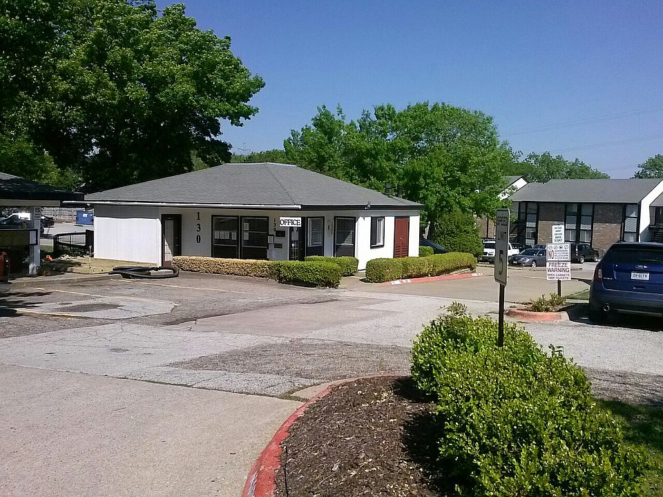 1st image of 320 Lake Meadows Dr