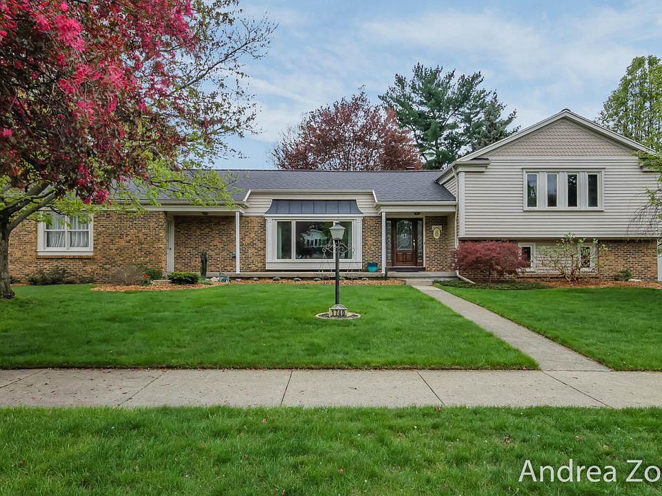 1st image of 1740 Lockmere Dr SE