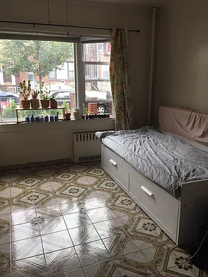 Rented by Halvatzis Realty | media 19