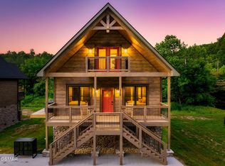 3110 Cherokee Valley Dr, Pigeon Forge, TN 37862