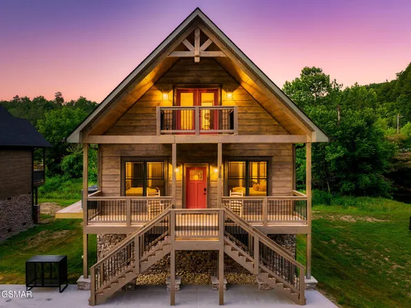 3110 Cherokee Valley Dr, Pigeon Forge, TN 37862