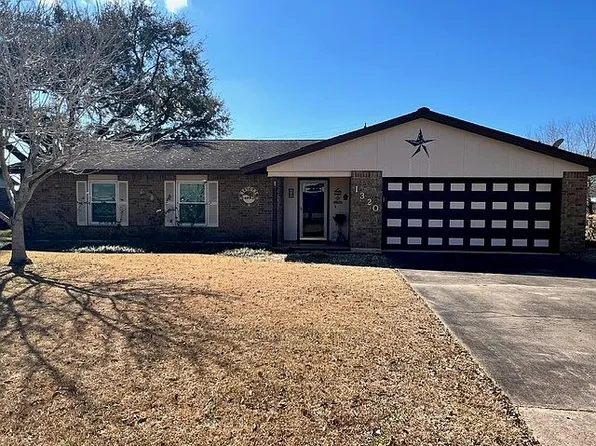 1320 Linwood Dr, Wharton, TX 77488