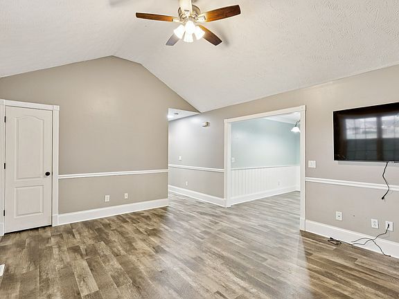 5th image of 106 Hereford Ct