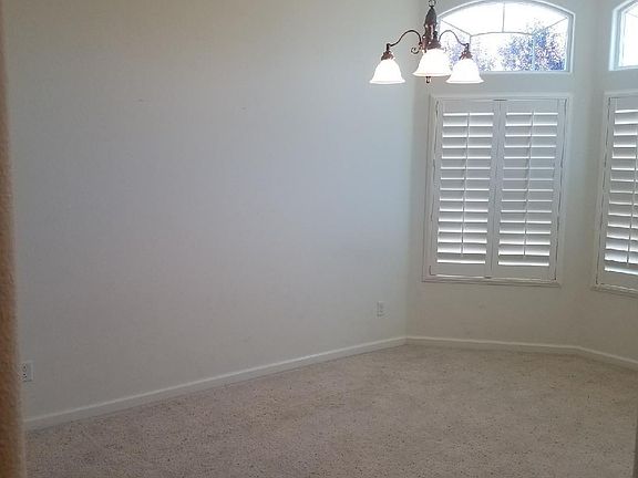 5th image of 3035 N Shelly Ave