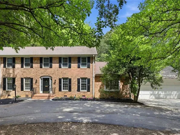 1310 Westridge Rd, Greensboro, NC 27410