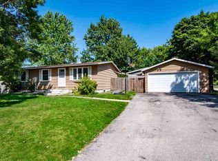 55 N 7th Ave, Hiawatha, IA 52233