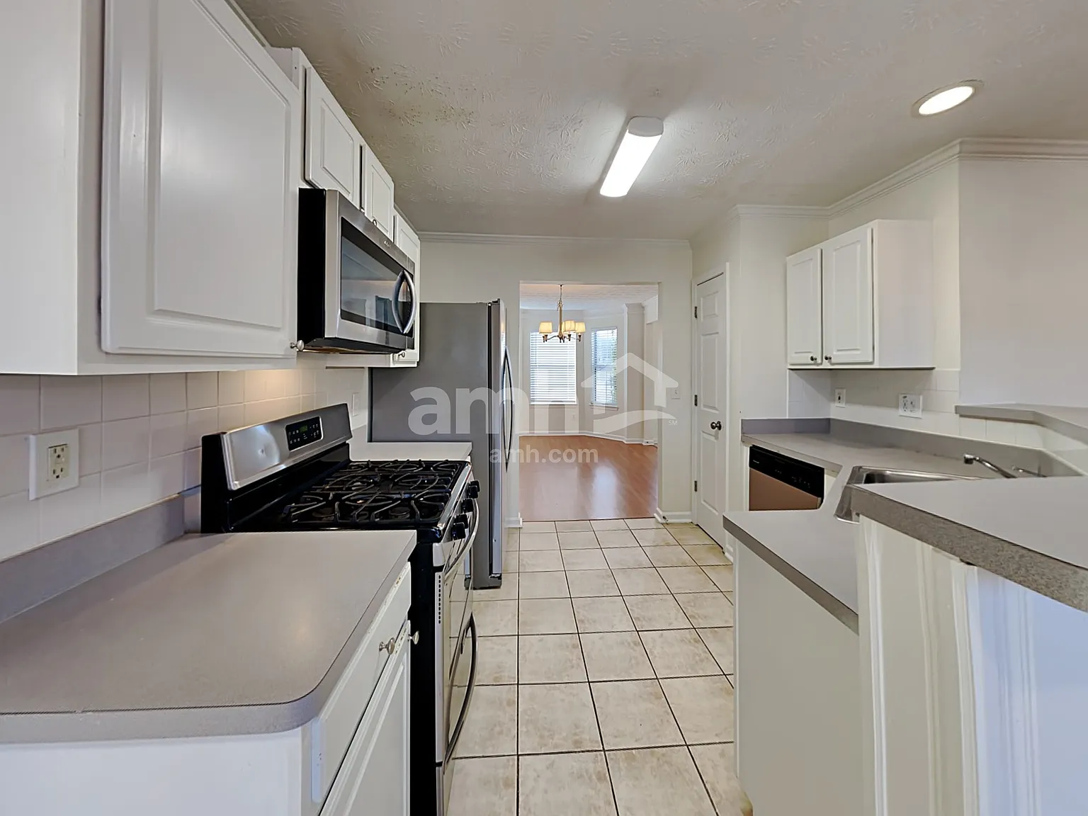 3 bed, 2.5 bath, 2036 sqft, $2,345 — Photo 3