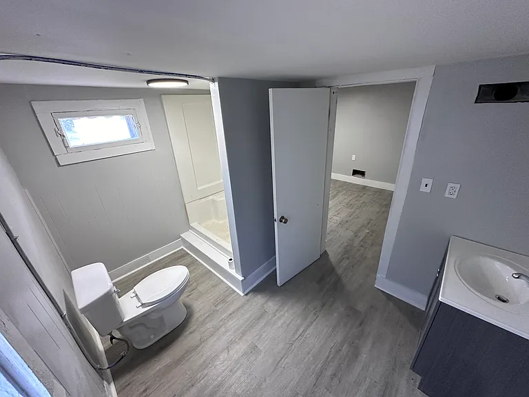 1129 W Oregon St — Photo 5