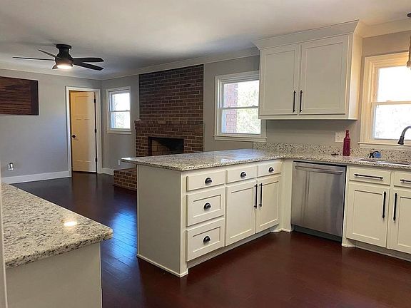 4th image of 165 Campton Cir