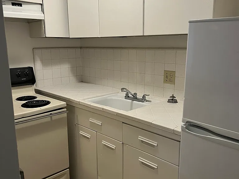 1729 G St #14 — Photo 3
