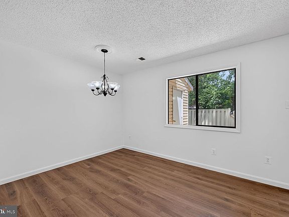 4th image of 28 Wedgedale Dr