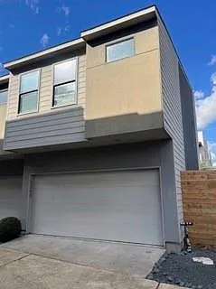 1045 Bonner St — Photo 2