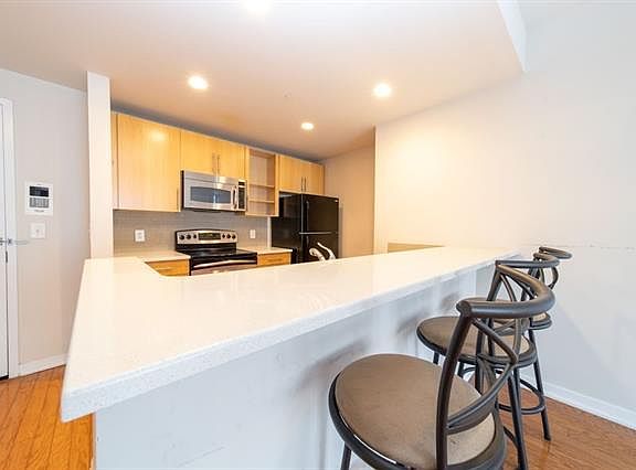 4th image of 149 Essex St APT 5N