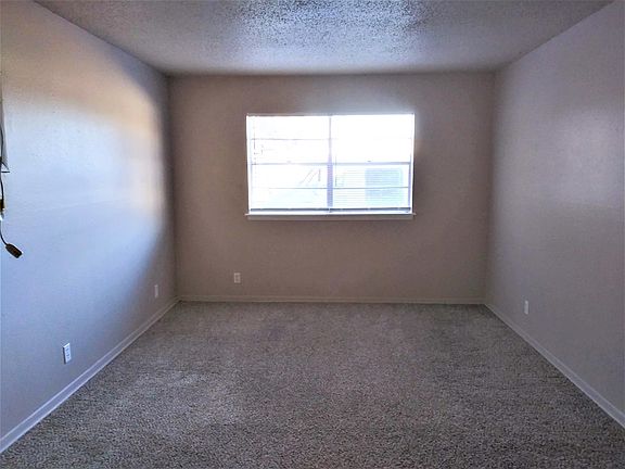 2nd image of 430 E Tonhawa St #1