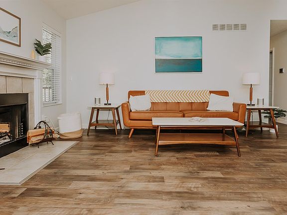 4th image of 557 Cresthaven Dr