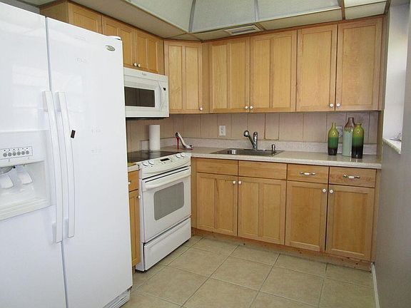3rd image of 108 Norwich E #108
