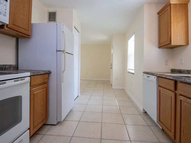 995 Virginia Dr — Photo 13