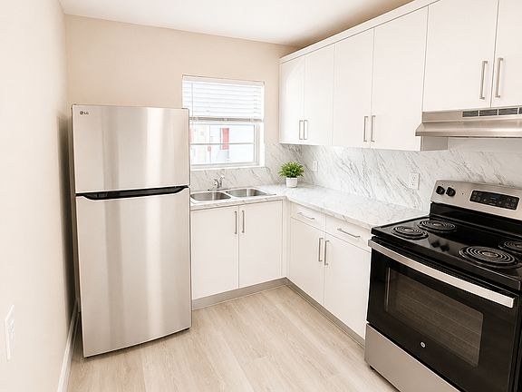 2nd image of 1607 Arthur St APT 304