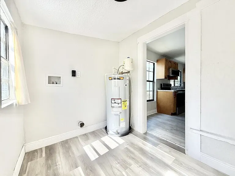 2425 Auburn St S — Photo 19