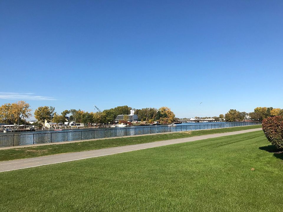 1st image of 200 Niagara Shore Dr