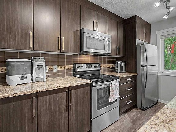 4th image of 532 NE McKenzie Towne Close SE