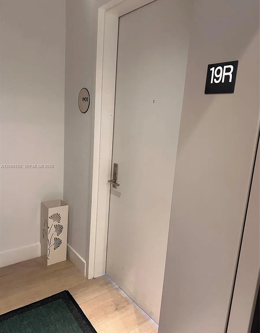 One Paraiso Condo — Photo 3