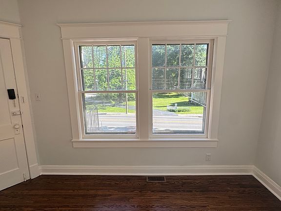 3rd image of 1333 Castlewood Ave #1
