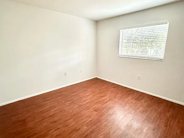 120 E Miller St — Photo 8