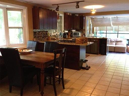 5th image of 109 Bachelor St