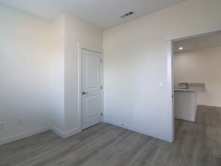1073 S Cedar Pl — Photo 5