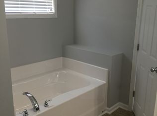 853 Highgrove Dr, Spring Lake, NC 28390