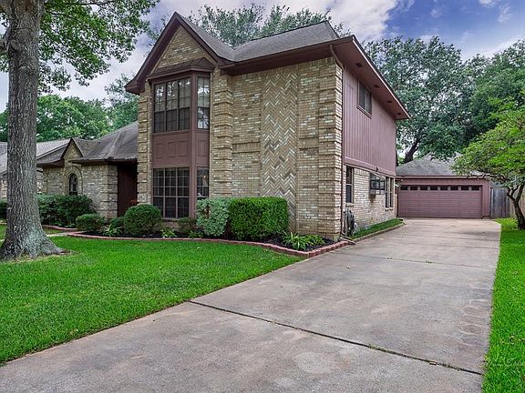 3rd image of 414 Governors Place Dr